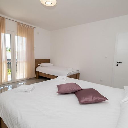 Apartments Zora Seline Kamer foto